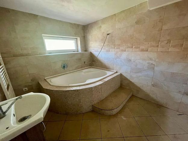 Prodej rodinného domu, Libochovany, 250 m2