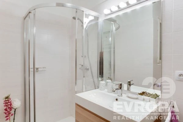 Pronájem bytu 2+kk, Praha - Smíchov, U Nikolajky, 74 m2