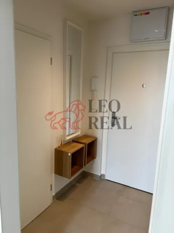 Pronájem bytu 1+kk, Praha - Modřany, Komořanská, 35 m2