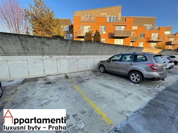 Pronájem garážového stání, Praha - Uhříněves, Vlasty Průchové, 12 m2