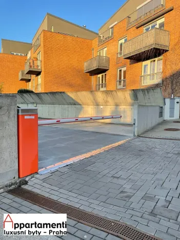 Pronájem garážového stání, Praha - Uhříněves, Vlasty Průchové, 12 m2