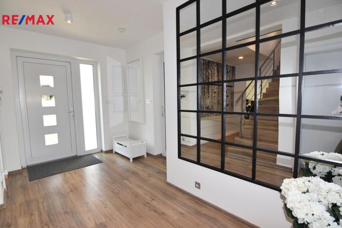 Prodej rodinného domu, Dolany, 242 m2