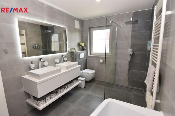 Prodej rodinného domu, Dolany, 242 m2