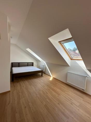 Pronájem bytu 2+kk, Praha - Smíchov, Grafická, 73 m2