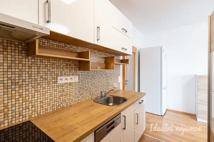 Pronájem bytu 1+kk, Praha, Farkašova, 32 m2