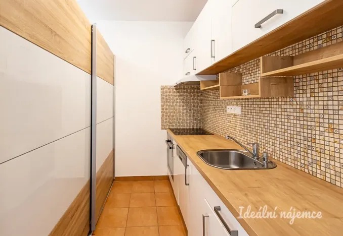 Pronájem bytu 1+kk, Praha, Farkašova, 32 m2
