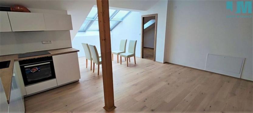 Pronájem bytu 3+kk, Třebíč, Martinské nám., 79 m2