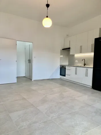 Pronájem bytu 1+kk, Praha - Košíře, Vrchlického, 35 m2