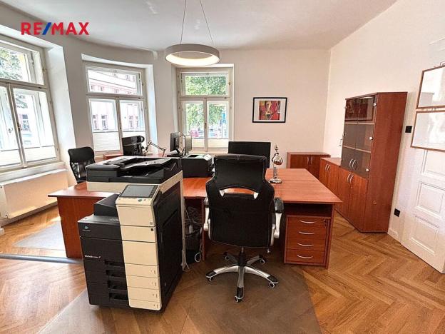 Pronájem kanceláře, Praha - Vinohrady, Kolínská, 127 m2