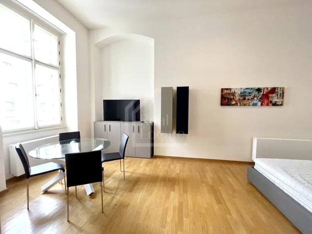 Pronájem bytu 1+kk, Praha - Karlín, Sokolovská, 52 m2
