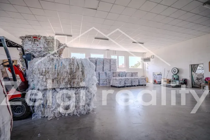 Pronájem výrobních prostor, Hustopeče, 608 m2