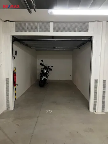 Pronájem garáže, Brno, Chvalovka, 13 m2