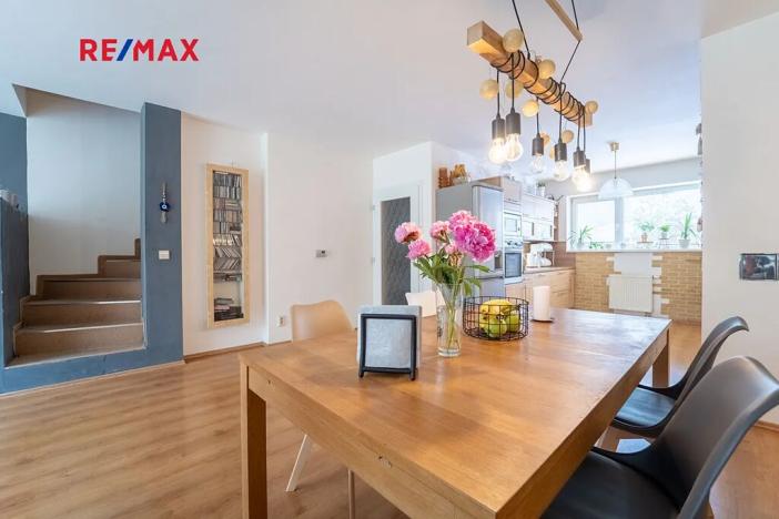 Prodej rodinného domu, Nupaky, K Parku, 156 m2