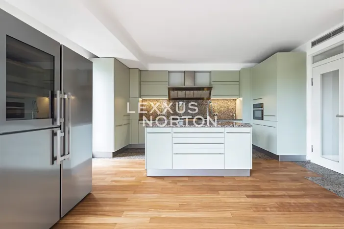 Pronájem bytu 6+kk a větší, Praha - Bubeneč, Pod kaštany, 270 m2