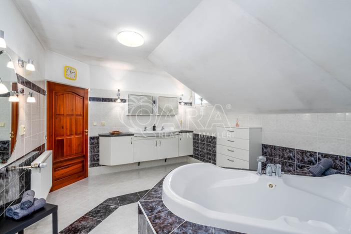 Prodej rodinného domu, Mladá Boleslav - Mladá Boleslav III, Prostřední, 290 m2