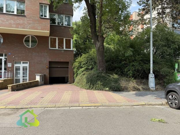 Prodej garáže, Praha - Košíře, Zahradníčkova, 18 m2