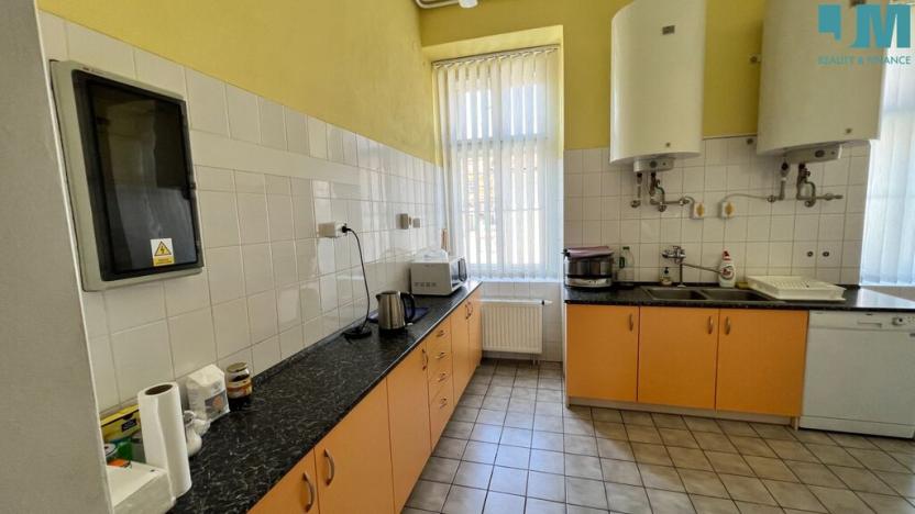 Pronájem kanceláře, Třebíč, V. Nezvala, 98 m2