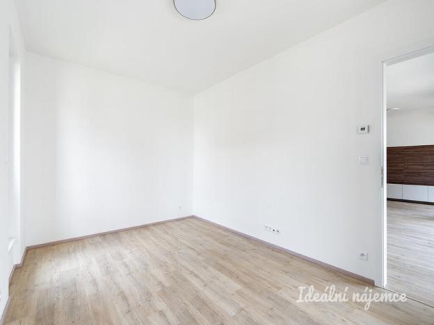 Pronájem bytu 3+kk, Praha - Hloubětín, Domalípova, 90 m2