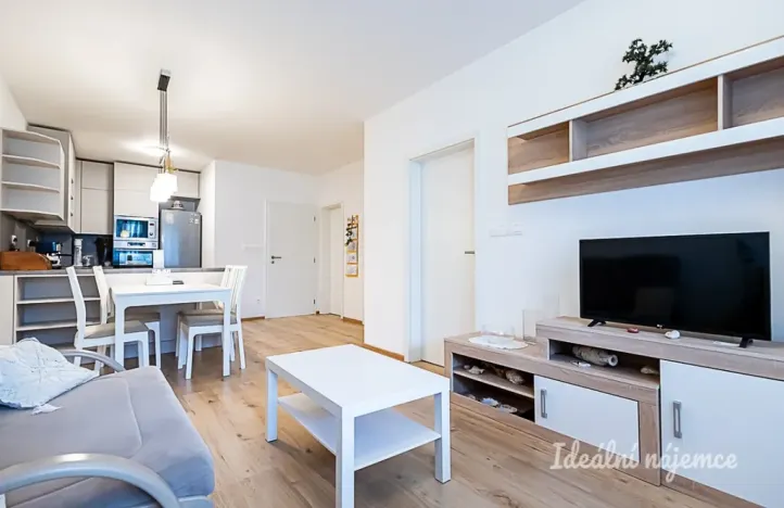 Pronájem bytu 2+kk, Horoměřice, Velvarská, 53 m2
