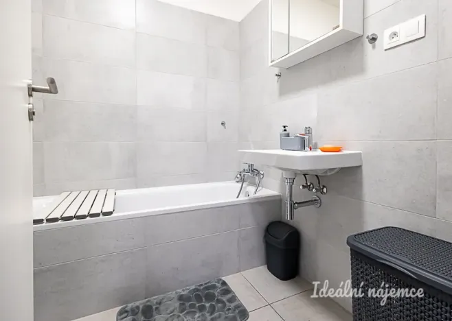 Pronájem bytu 2+kk, Horoměřice, Velvarská, 53 m2