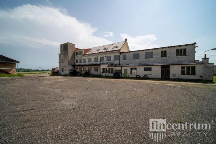 Prodej komerční nemovitosti, Heřmanův Městec, Tylova, 13943 m2