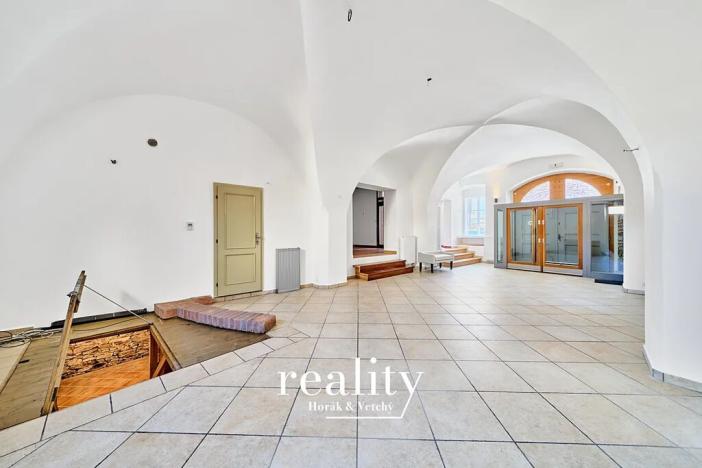 Pronájem obchodního prostoru, Znojmo, Horní Česká, 168 m2