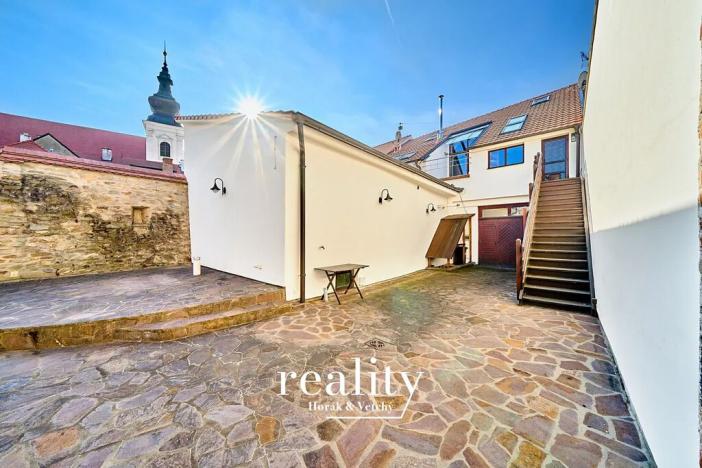 Pronájem obchodního prostoru, Znojmo, Horní Česká, 168 m2