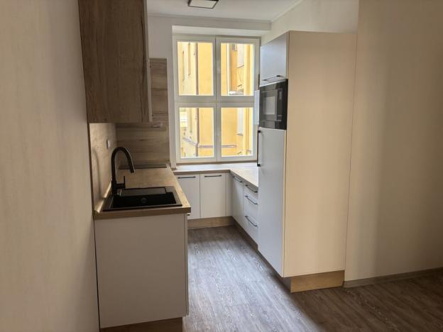 Pronájem bytu 1+kk, Praha - Nusle, Družstevní, 38 m2