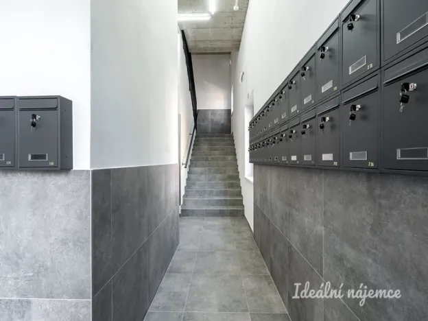 Pronájem bytu 1+kk, Praha - Kyje, Za černým mostem, 27 m2