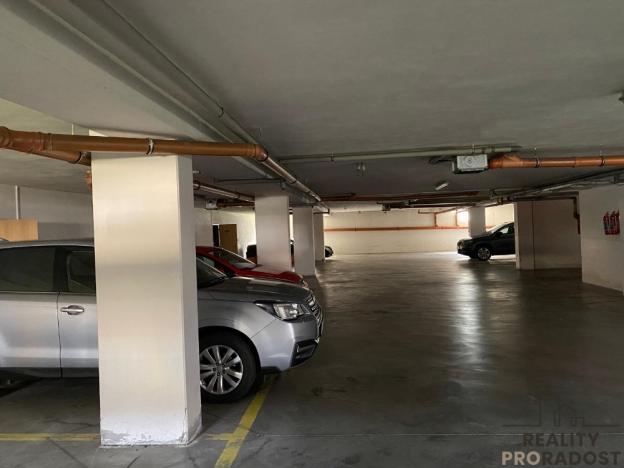 Pronájem garážového stání, Olomouc, Topolová, 16 m2