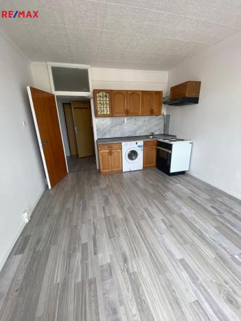 Pronájem bytu 1+kk, Karlovy Vary - Rybáře, U Koupaliště, 24 m2