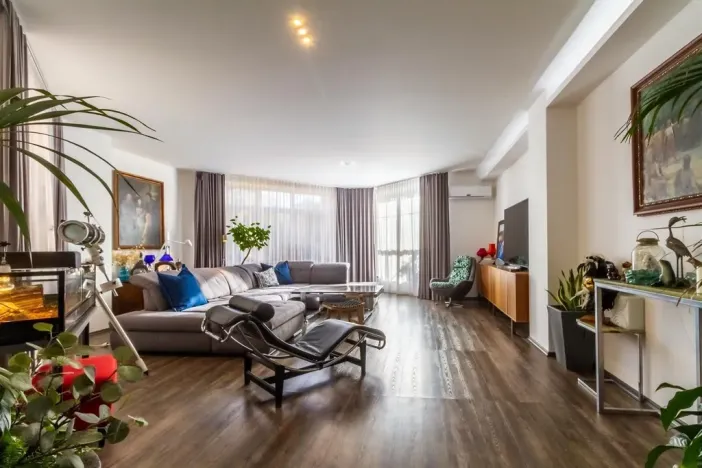 Prodej bytu 4+kk, Praha - Dolní Měcholupy, Za kovárnou, 215 m2