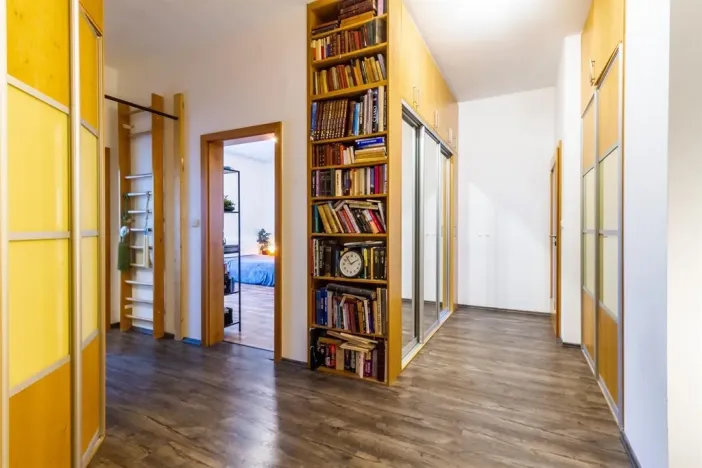 Prodej bytu 4+kk, Praha - Dolní Měcholupy, Za kovárnou, 215 m2