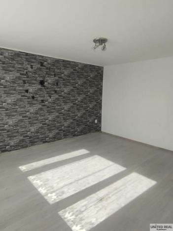 Pronájem bytu 1+kk, Pardubice - Polabiny, Bělehradská, 28 m2