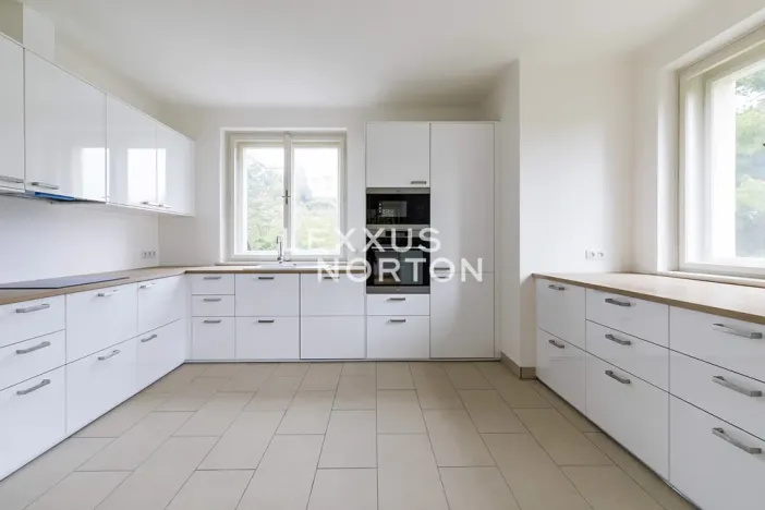 Pronájem rodinného domu, Praha - Smíchov, K vodojemu, 250 m2