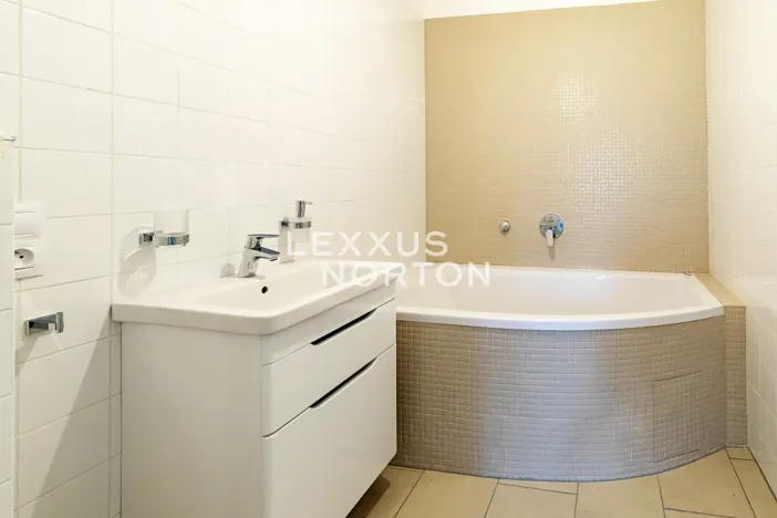 Pronájem rodinného domu, Praha - Smíchov, K vodojemu, 250 m2