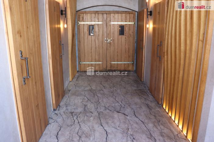 Prodej garáže, Horní Věstonice, U Venuše, 165 m2