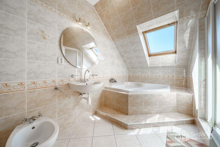 Prodej bytu 3+1, Karlovy Vary - Tašovice, 132 m2