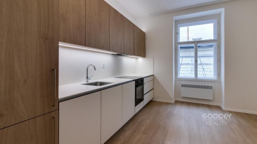 Pronájem bytu 1+1, Praha - Karlín, Křižíkova, 44 m2
