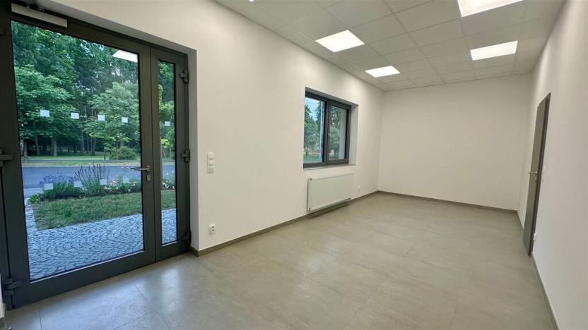 Pronájem obchodního prostoru, Františkovy Lázně, Nádražní, 27 m2