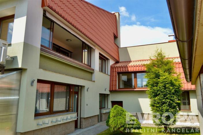 Prodej komerční nemovitosti, Uhlířské Janovice, Kolínská, 495 m2