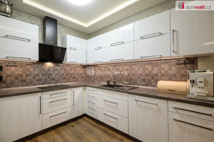 Prodej rodinného domu, Veltrusy, Lomená, 118 m2