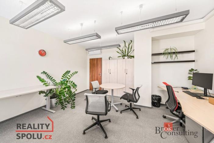 Pronájem kanceláře, Plzeň - Jižní Předměstí, Radobyčická, 236 m2