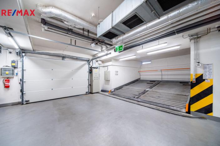 Prodej garážového stání, Praha, Herlíkovická, 14 m2