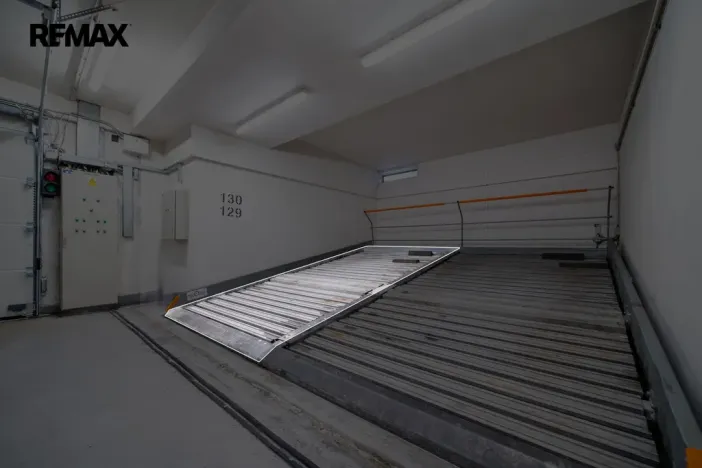 Prodej garážového stání, Praha, Herlíkovická, 14 m2