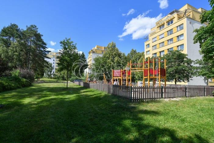 Prodej bytu 3+1, Praha - Kobylisy, Šimůnkova, 63 m2