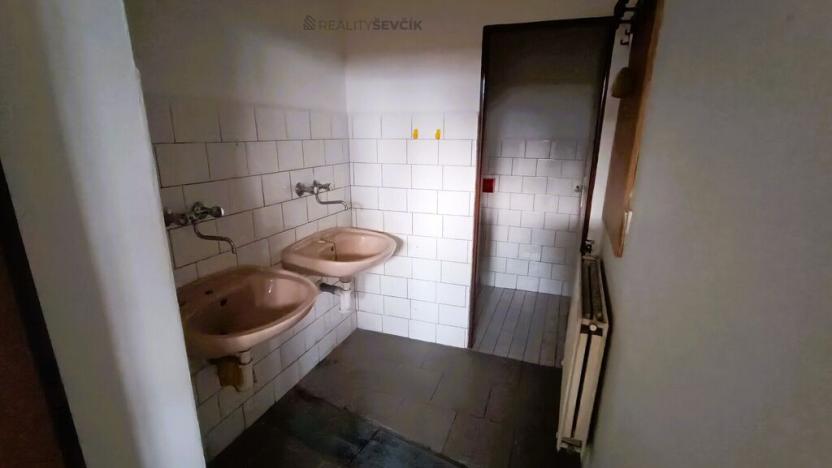 Pronájem obchodního prostoru, České Budějovice - České Budějovice 3, Jeremiášova, 102 m2