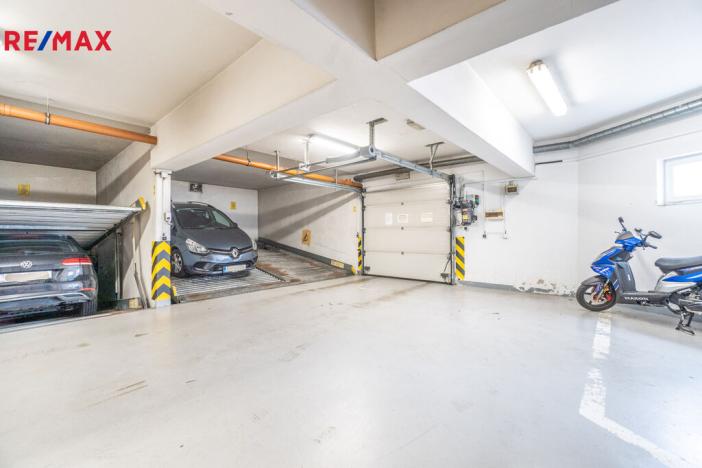 Prodej garážového stání, Praha - Libeň, Kašparovo náměstí, 12 m2