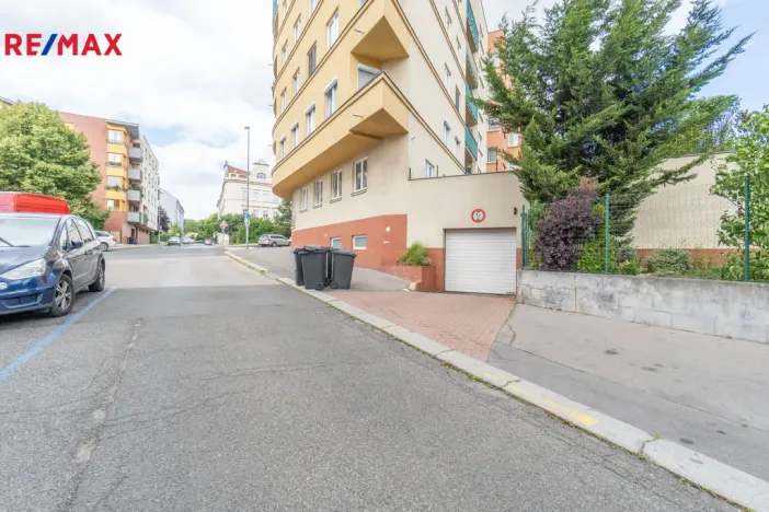 Prodej garážového stání, Praha - Libeň, Kašparovo náměstí, 12 m2