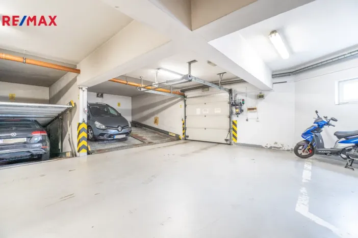 Prodej garážového stání, Praha - Libeň, Kašparovo náměstí, 12 m2